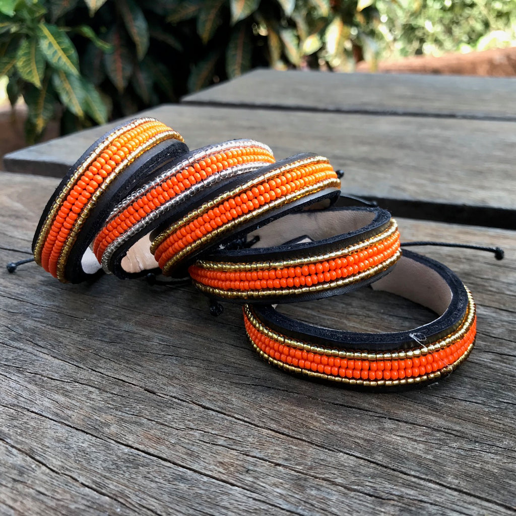 Machwa . Maasai bracelet . leather and beads .