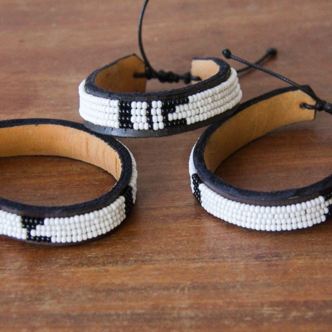 Black and white . Maasai bracelet . leather and beads .
