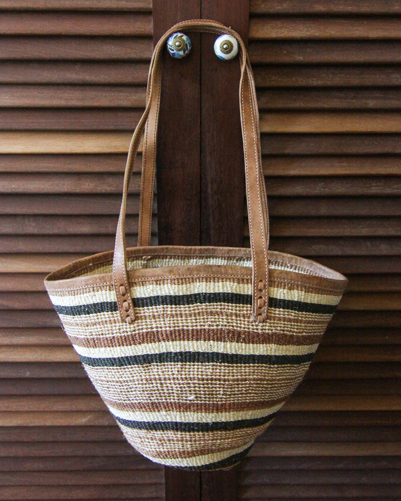 Jua shopper . basket bag . leather . sisal . fineweave . one-of-a-kind . 106